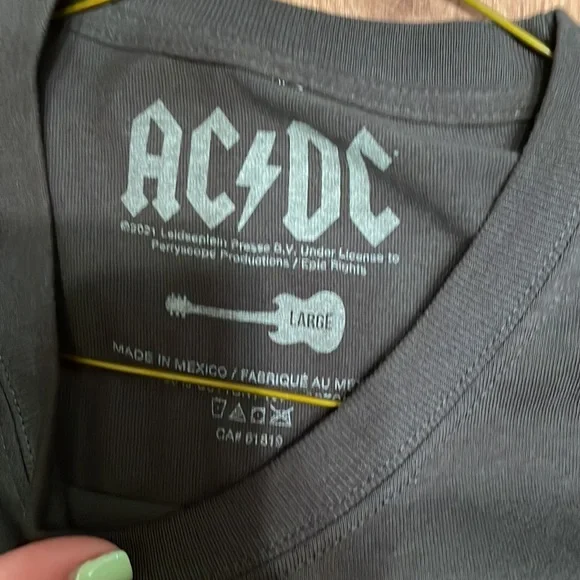 AC/DC T-shirt - Picture 2 of 4
